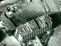 米軍のB-52戦略爆撃機がモスルのISIS司令部を吹き飛ばした時の映像が公開される。