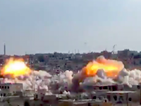 ロシアの爆撃機がシリアに投下したパラシュート爆弾のビデオが話題に。