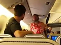 成田発ロサンゼルス行きのANA（NH6便）機内で客同士が大乱闘。ガチの殴り合いｗ