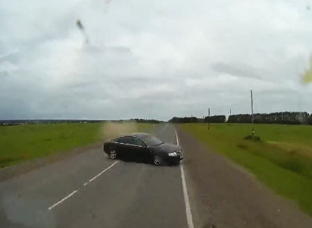 車でも高速で事故ると一瞬で手足が千切れ飛ぶ。ロシアで恐ろしい事故が記録される。