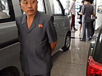 北朝鮮ではどんな車が売られているのか。平壌の自動車ディーラーを取材。