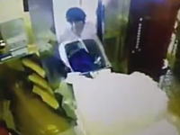 エレベーターの事故ってまじ怖い動画が中国で撮影される。あぶねええええ。