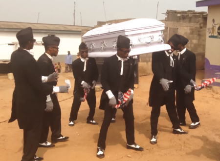 世界の葬儀。ガーナのお葬式が賑やかぎるｗｗｗ棺を担いだまま軽快にダンス。