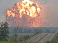 ウクライナで弾薬庫が爆発（動画）3万人が避難しその地域の空域を封鎖。