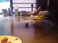 中国の料理人の生卵を使ったパフォーマンスが凄いと話題になっているビデオ。
