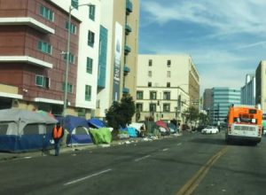 ロサンゼルスの西成。旅行者は絶対に行ってはいけないスキッド・ロウの街並み。