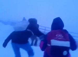 12月の平均気温-37.9℃という極寒の地で生活する小学生たちの帰宅風景