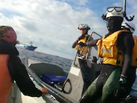 頑張れ海上保安庁。辺野古抗議船に体当たりして止めるGJ動画が公開される。