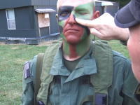 【軍事】人の顔を正しく偽装する方法を本場のプロに学ぶビデオ。カモフラージュメイク