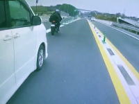バイクを以上に嫌う奈良のVOXYに注意。「す44-44」の幅寄せ＆左追い越し。