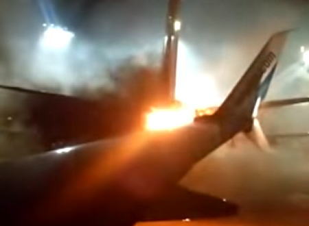 ピアソン国際空港で旅客機同士が衝突し炎上。その映像が公開される。