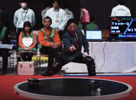 わずか数秒で決着がつくロボットの戦い。ロボット相撲という競技が面白そう。
