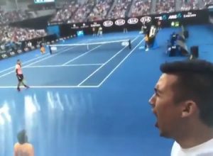 自分の動画のためにテニスの全豪オープンを妨害したユーチューバーに批判が集まる。