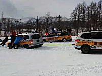 白馬栂池のSUBARUゲレンデタクシーで事故。下手したら死人が出てた可能性だってある。