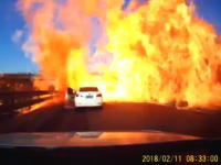 タンクローリー事故でドーン(°_°)動画。道路に漏れ出した液化石油ガスがドーン(°_°)