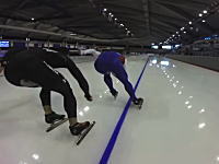 スピードスケートの選手目線で見る1周（400メートル）アタックのビデオ。