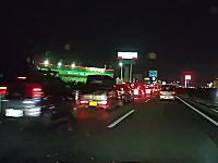 福岡県の国道3号線に発生したこの超渋滞の原因が・・・。見えてるだけで39台も。