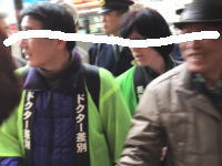 女性専用車両許さない隊とカウンターが渋谷駅モヤイ像前で衝突。動画がいくつも投稿される。
