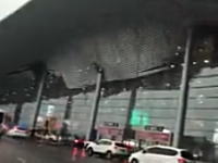 中国。風速30mの強風で南昌昌北国際空港の屋根が崩壊。その瞬間の映像。