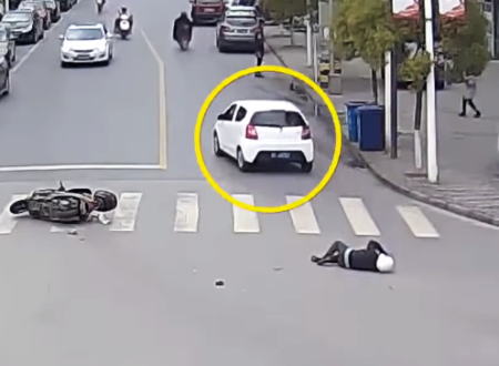中国の当て逃げ追跡がすごい。目撃者が追いかけて犯人の車をひっくり返してしまう。