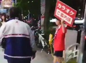 子連れでもお構いなしに触る。名古屋で撮影された痴漢無双おやじの映像が話題に。