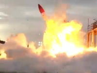 ホリエモンさんのロケット、打ち上げに失敗して爆発。ほぼ真下に墜落する。