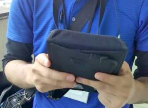 NHK集金人vsカメラで武装した払いたくない派の戦い動画。撮影し返すNHKも。