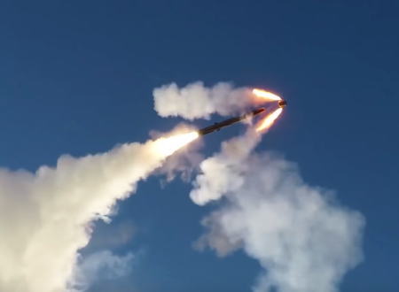 ロシア海軍が行った超音速オーニクス対艦ミサイルの発射訓練の映像がカッコヨスギ！
