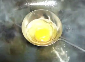 市川市のラーメン屋さんによるぱらっぱらのチャーハンの作り方動画が人気に。