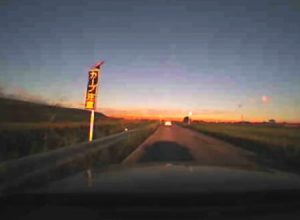 100%避けられないこの事故で納車後3ヵ月のクラウンがゴミに。苦しんでる声が・・・。