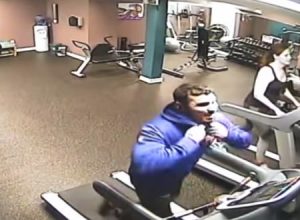 ワラウｗｗｗランニングマシーンでの事故は慣れた頃にやってくる（笑）