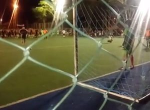 ペナルティーキックでナイフセーブすぎワロタァ！と人気になっている動画がこちらです。