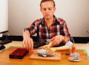 お寿司屋さんのストップモーションアニメとその制作風景がおもしろい。