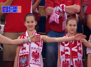 これはやりにくいｗｗｗバレーボール観戦の新たな楽しみ方？審判が増殖するポーランド。