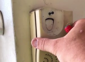 Gの墓場となっていたインターホン受話器の内側の映像がヤバい。