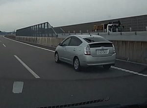 超速のプリウスさんパトカーを騙して華麗に逃げるｗｗｗ新東名高速道路（上り）