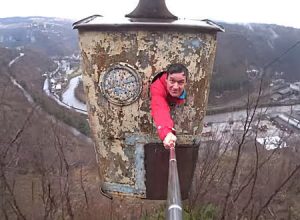 1954年製の朽ちかけたロープウェイに乗る映像。ぼろぼろにも程があるだろｗｗｗ