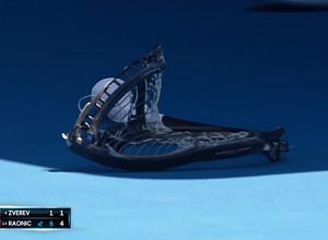 テニス全豪オープンでラケットを8回叩きつけて放り投げたズベレフの映像が話題に。