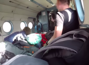 日本人3人を含む10人が乗ったヘリコプター墜落事故の機内映像。6人が負傷。