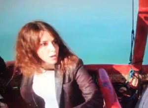 フランスでテレビ番組の司会者が乗る熱気球が海に墜落。その映像が公開される。