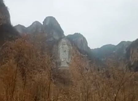 中国政府さん河北省の高さ58メートルの巨大観音像を爆破して解体する。