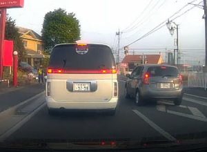 なんという迷惑なｗｗｗ身勝手な運転でみんなに迷惑をかけた日産ノートの映像。群馬県。