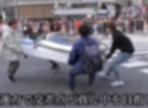 某有名ユーチューバーの男性が渋谷のスクランブル交差点で迷惑行為の疑い