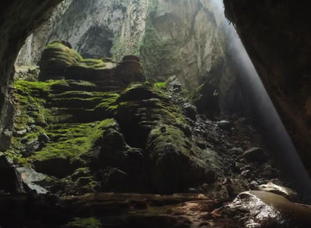 なんだこの異世界感。世界最大の洞窟、ベトナムのソンドン洞を行くツアーの映像。