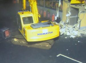 アイルランドのATM強盗が無茶苦茶すぎて笑う。ちなみにまだ捕まってないらしい。