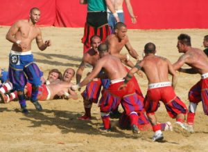 これは球技なのか格闘技なのかｗｗｗ戦術として殴る事が許されているフットボールの試合。