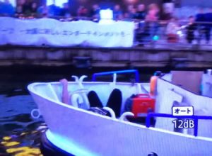 道頓堀ダイブで船と激突した男性の動画の続きがあった。誰も助けてくれないやんｗｗｗ