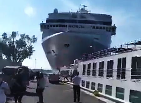 重大事故。ベネチアで豪華客船が波止場に突っ込み遊覧船に衝突。正面からの映像こええｗｗｗ