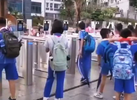 登下校や遅刻、欠席を顔認識ゲートで管理する中国深セン市の学校が世界の最先端。