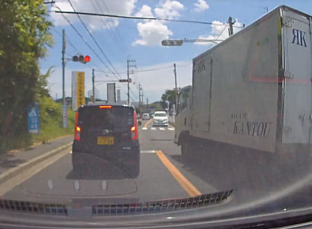 兵庫県三木市でとんでもない暴走トラックが撮影される。これは通報案件。